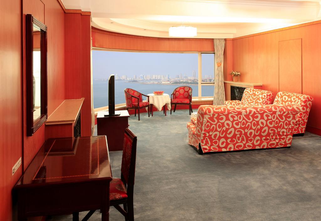 Donghai Grand Hotel צ'ינגדאו חדר תמונה
