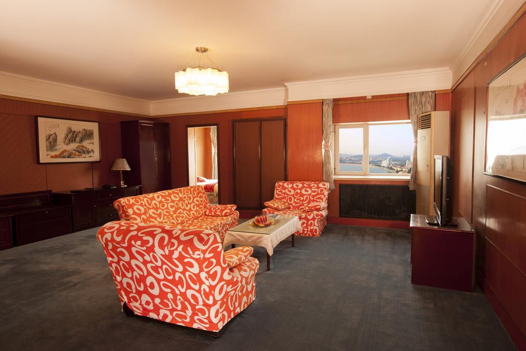Donghai Grand Hotel צ'ינגדאו חדר תמונה